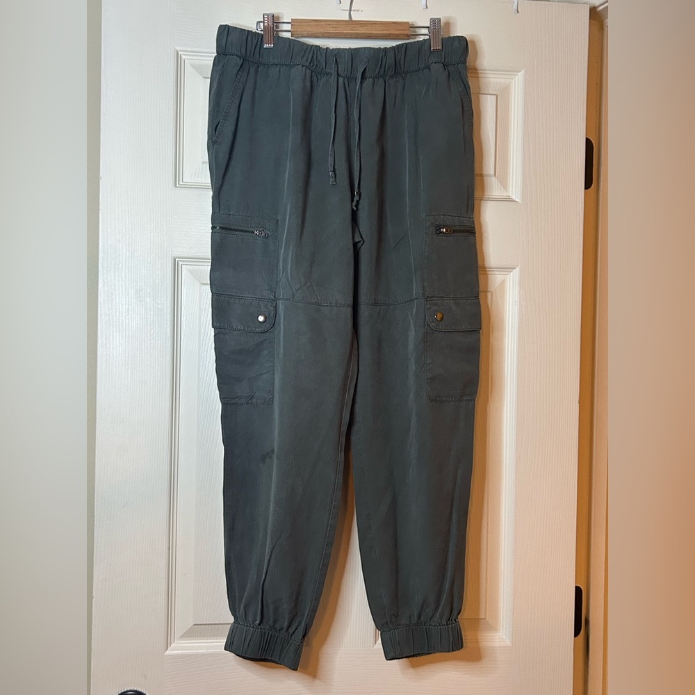 Banana Republic Woman's Cargo Pants - Olive Green